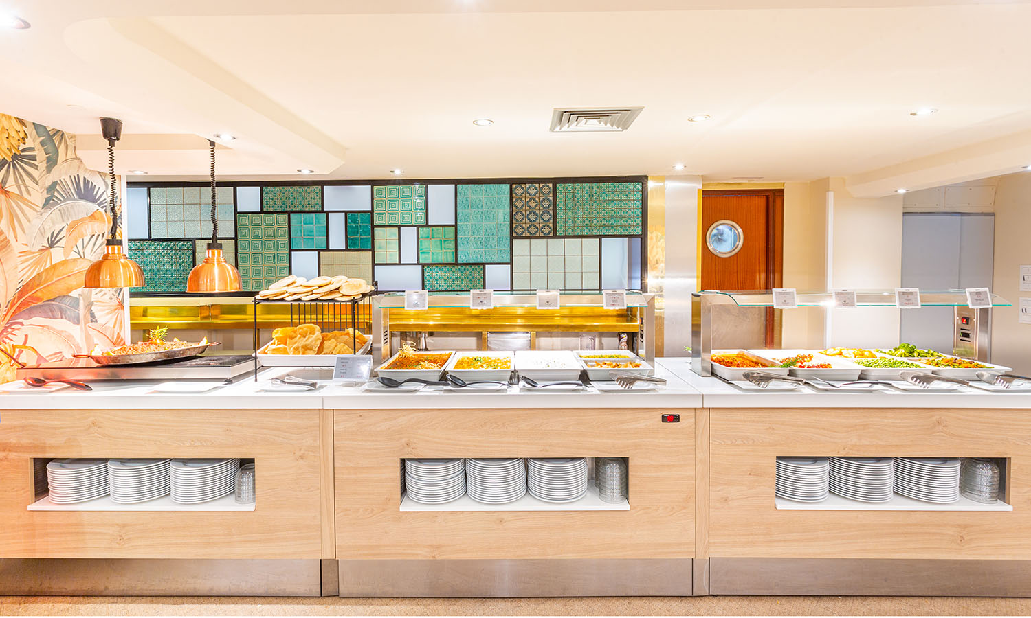 El Restaurante Oasis ofrece Desayuno y Cena Buffet